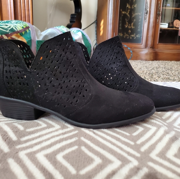 Booties - Picture 4 of 5